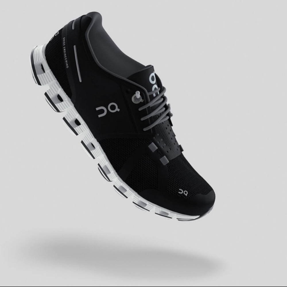 On Cloud Running shoes black/white mens Size 9
